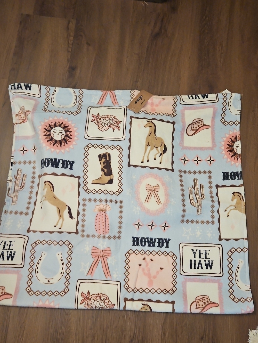 Wrangler Blue Pink Western Print Bath Towels - 2